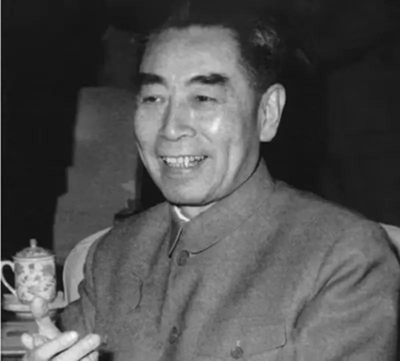 满文很好在周总理宴请溥仪的宴会上，他特意提到溥仪的父亲醇亲王载