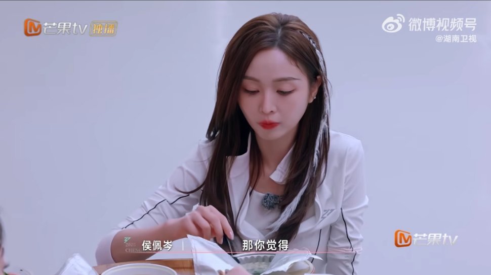 吴宣仪在乘风和输赢和解了吴宣仪表示来乘风2025收获了很多，以前自己的眼里只有野