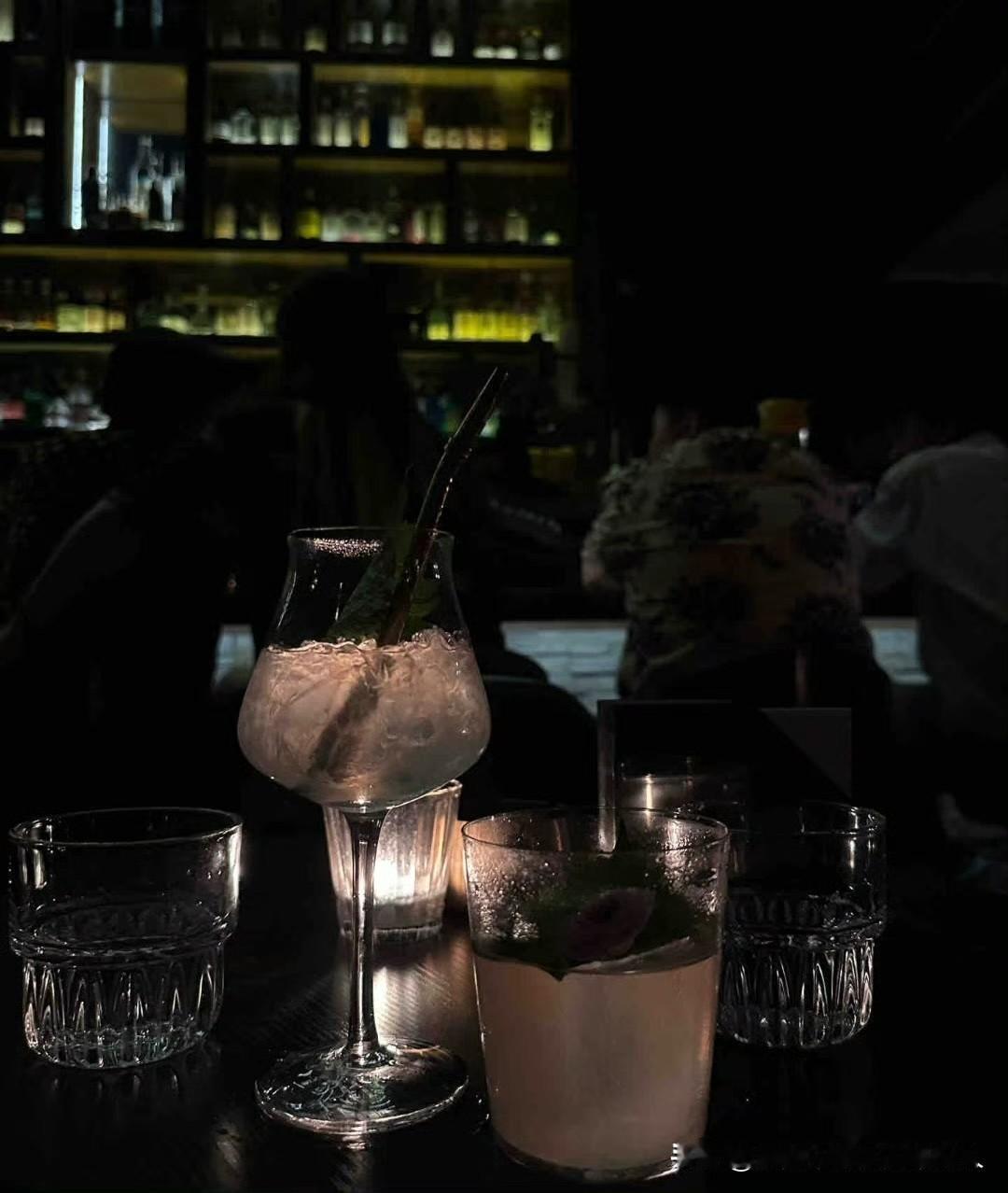 真不知道以前的人，工作一辈子是怎么干下来的，现在上个班真的感觉太难了，我摸爬滚