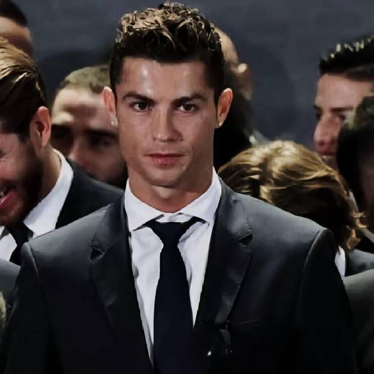 罗哥现在真的老了吗？在昨晚世界杯欧洲区预选赛中，葡萄牙0比2输给了爱尔兰，无缘