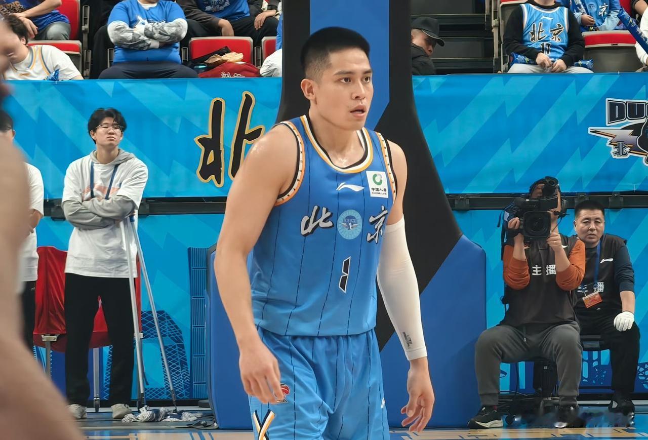 北京男篮创造了记录！今晚的比赛，北京男篮以111-84大胜新疆男篮，收获两连