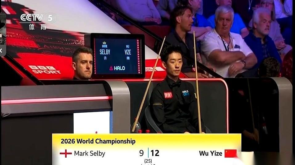 那个叫塞尔比的男人，十几年没在球桌上变过脸，今天当着所有人的面，用球杆狠狠砸了桌