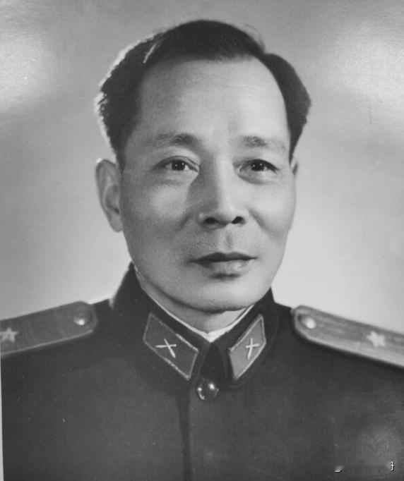 1938年，国军一团长发现友军遗弃的上万发炮弹，他没上报反而借来4门炮，一小时歼