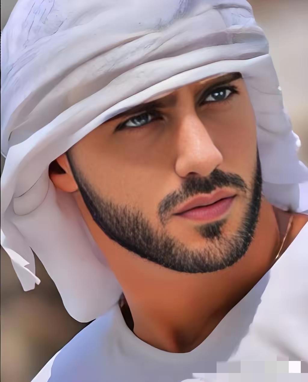 沙特这回是真不装了。整整25艘巨型油轮，装着“5000万桶原油”，连霍尔木兹海峡