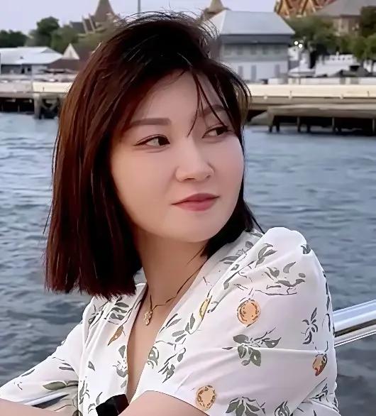 研究完王暖暖老公俞晓冬，我算彻底明白了，他能对妻子下狠手，根源在他那个更狠