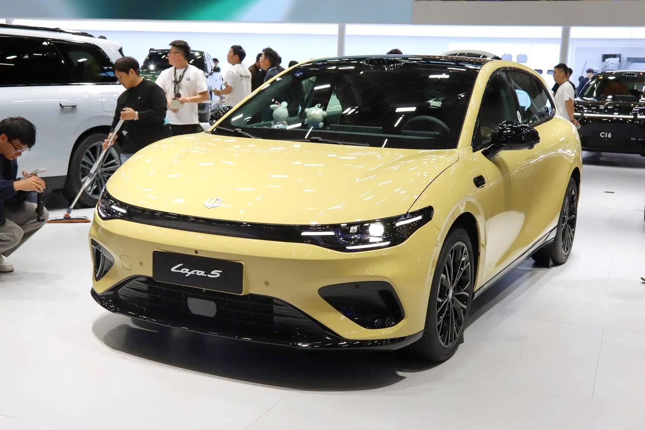 【有必要加8000买零跑Lafa5515pro版吗】零跑Lafa5515p