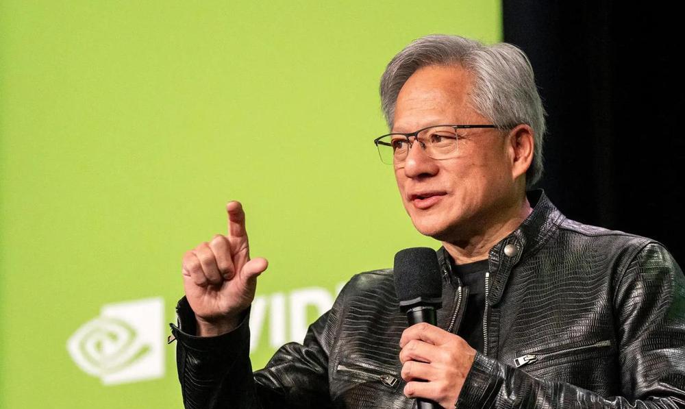 英伟达这波操作，真当咱们看不透？黄仁勋前脚刚夸完中国市场，后脚就宣布要在上海建研