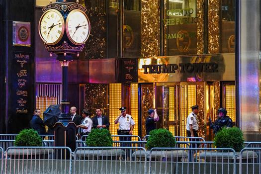 特朗普大厦现可疑包裹 拆弹小组前往