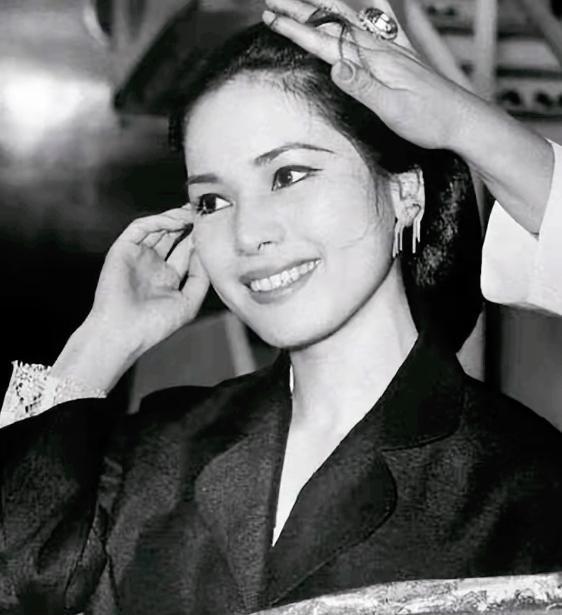 1959年，印尼总统苏加诺秘密访问日本，知道他好色，日本专门从国内为他挑选了19