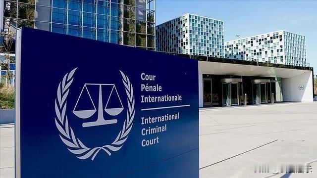 10月26日菲龙网消息,国际刑事法院(ICC)公布裁定,确认对菲律宾前总统杜特尔