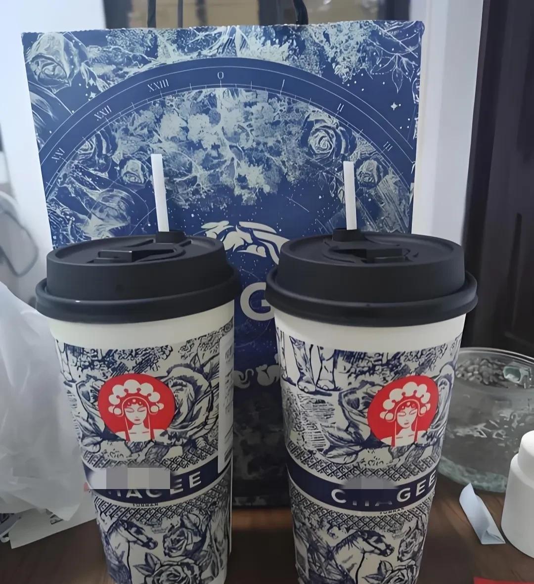 真是搞不懂，立秋就立秋，还要喝什么秋天的第一杯奶茶！我们办公室共有五个人，四个