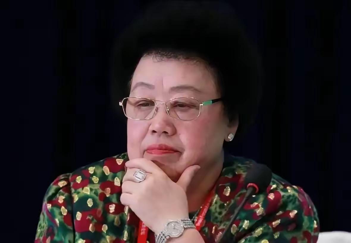 陈丽华离世了，她最惦念的，并非三个子女也不见得就是老公迟重瑞，反而是她全力以赴一