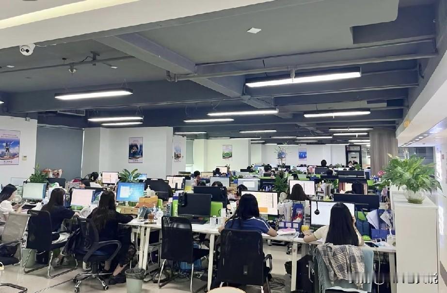 同事老W有点郁闷了，原因是自以为深得领导信任，和同事相处和谐，工作也处理的游刃有