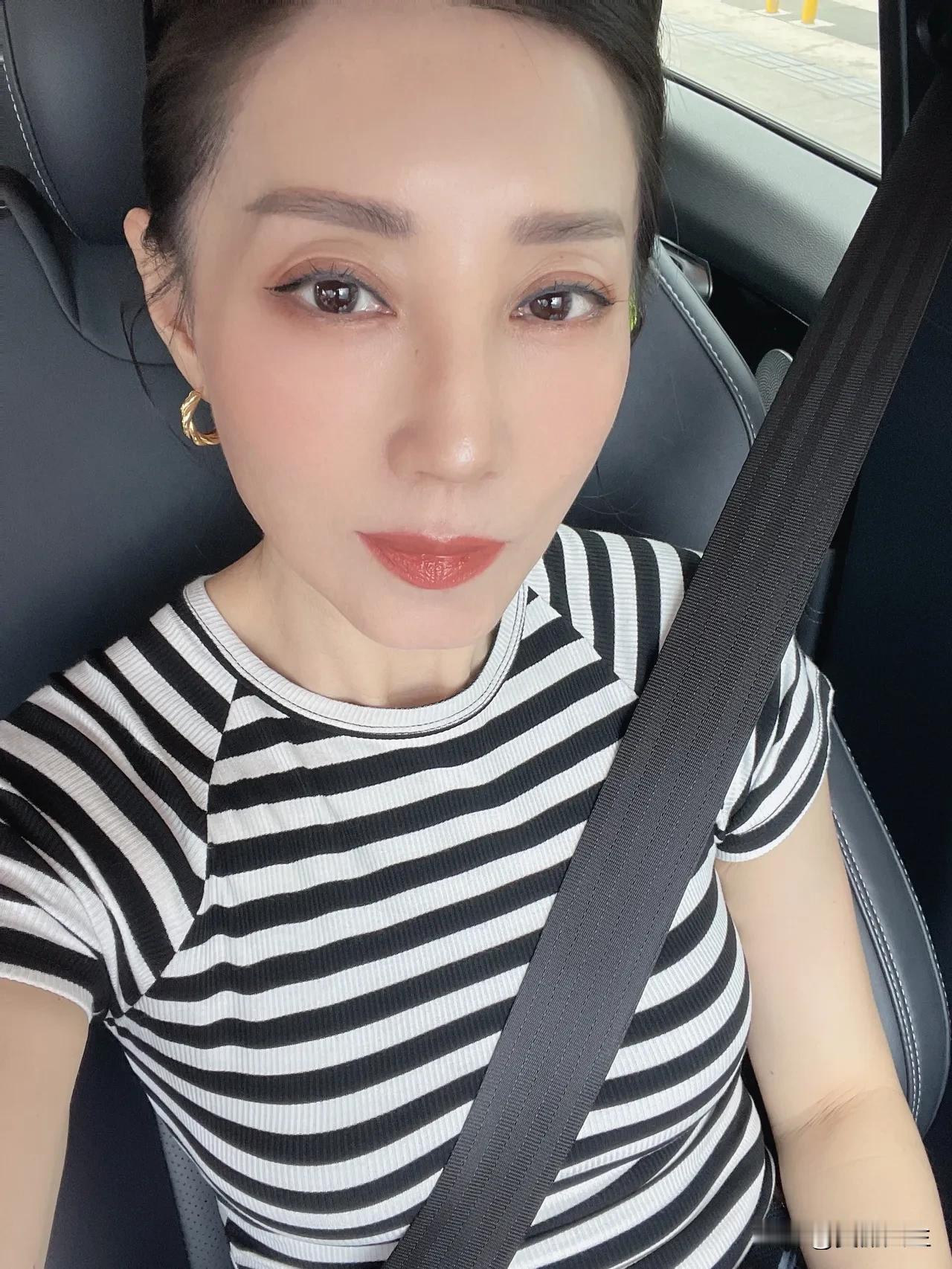 新周启程，如冬树静立根深才能叶茂，内养方能外安慢下来，是一种智慧内心从容，