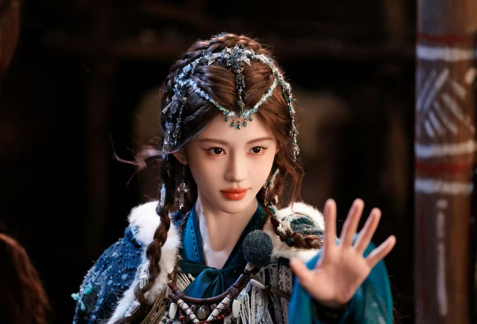 鞠婧祎美中带刺版地珠精灵鞠婧祎地珠精灵（一边在小本本上记仇一边在那里萌萌得笑