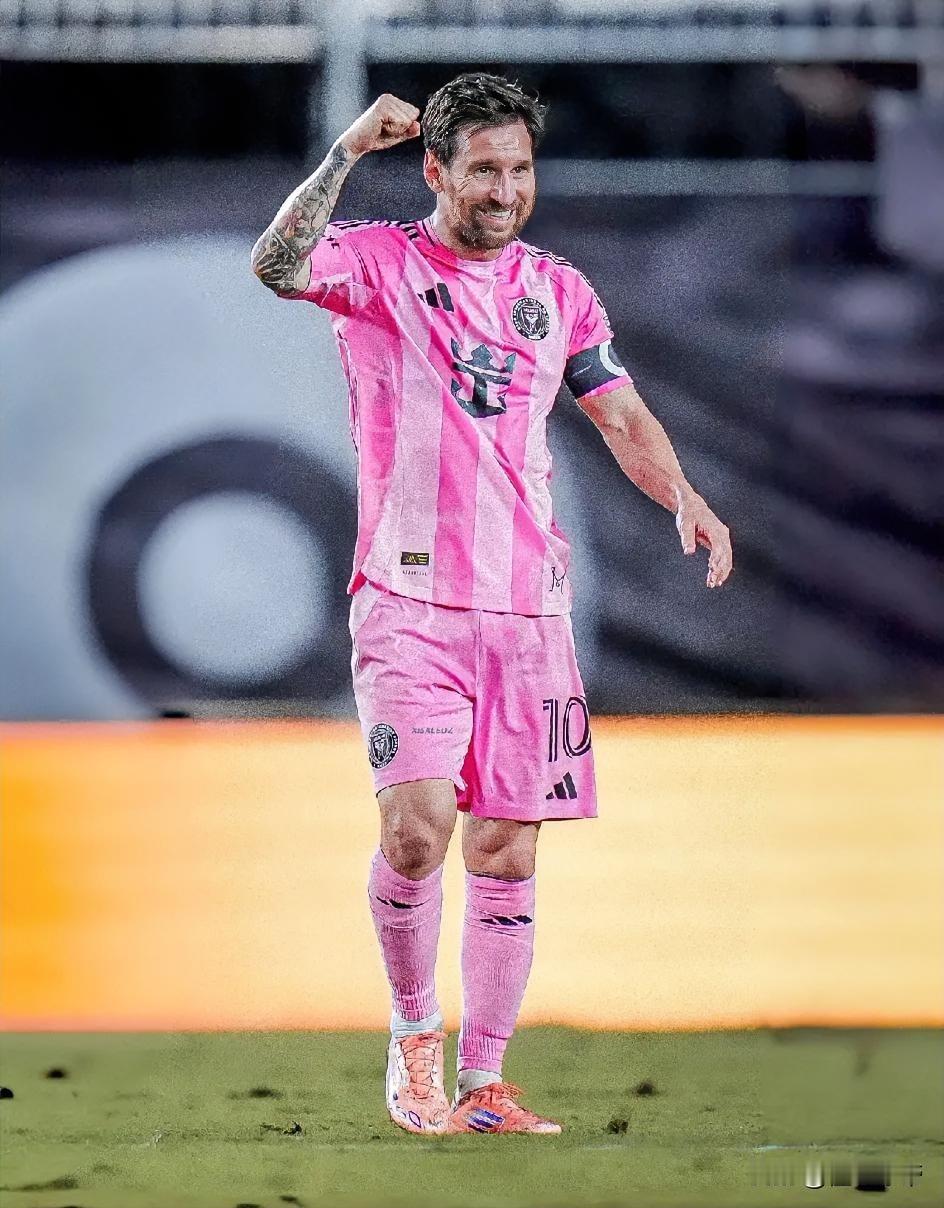 美职联踢的不是足球，前阿根廷体能教练批评梅西在浪费时间!近日，前阿根廷体能教