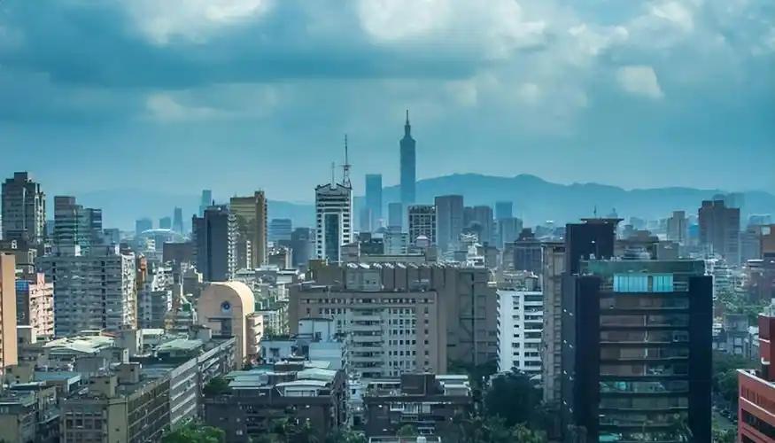 中国解决台湾最佳时机，可能就要来了！美国有可能近期对中国增加100%以上的关税，