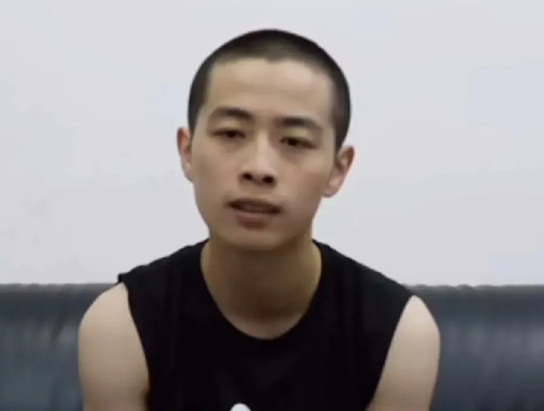 彭宇轩被找到，才20天，变化太大了，被骗前，19岁高考生，单纯年少大男孩，现在老