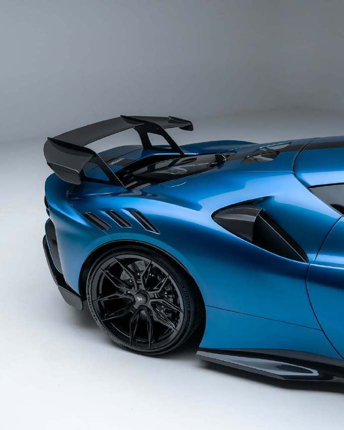 法拉利SF90XX确实漂亮得让人移不开眼！就说那全球限量599台的SF