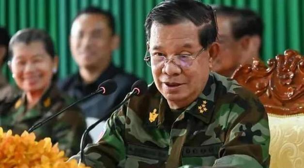 洪森想取代西哈莫尼当国王之心已久，只是害怕西哈莫尼国王和中国的友好关系，怕动西哈