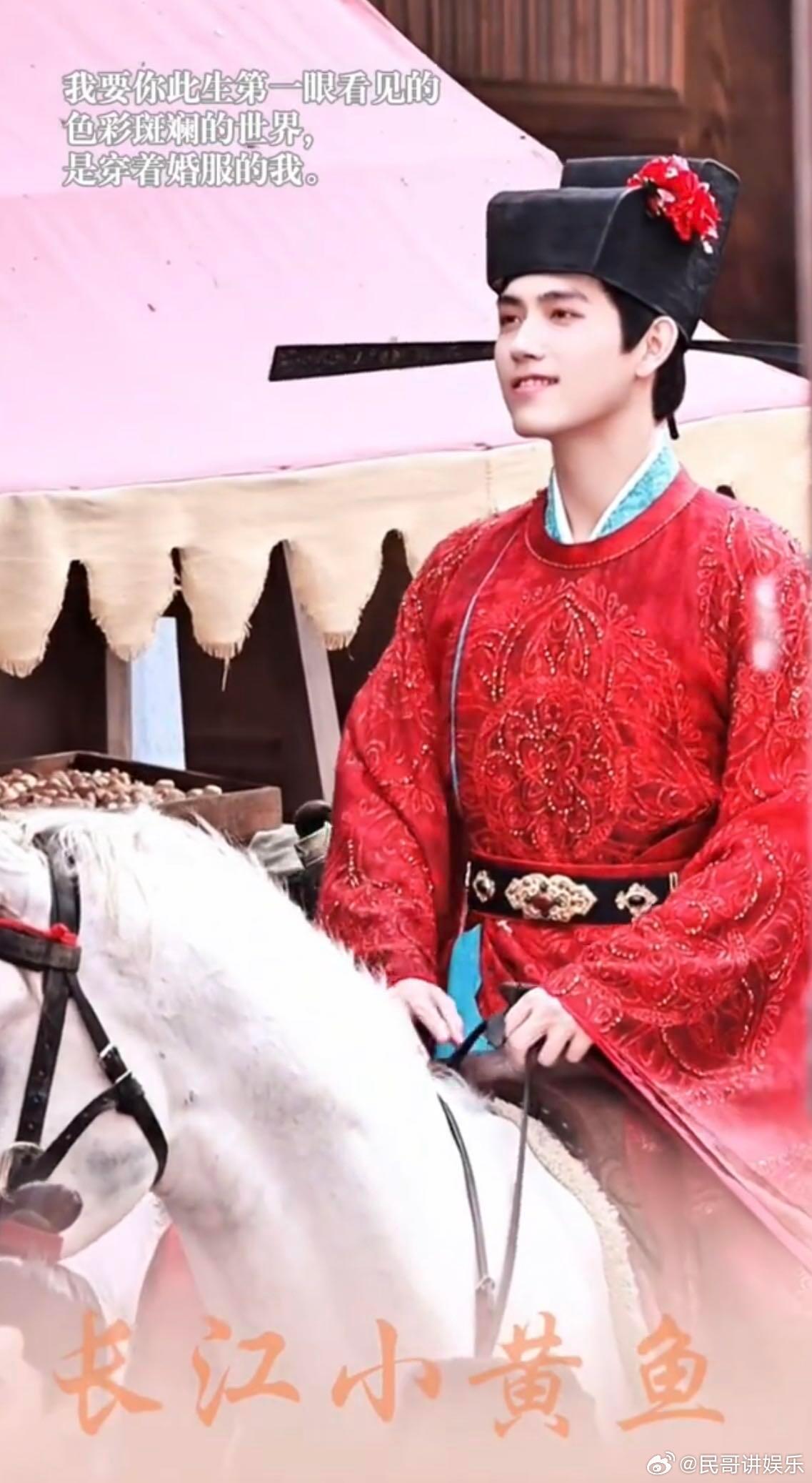 陈飞宇白日提灯坟围感告白陈飞宇诠释的段胥太绝！坟前说“想当第23座坟”，还说习