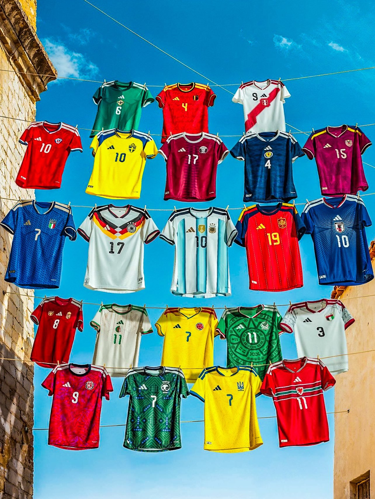 Adidas发布多个国家队的球衣，你觉得哪一件最好看？​​​