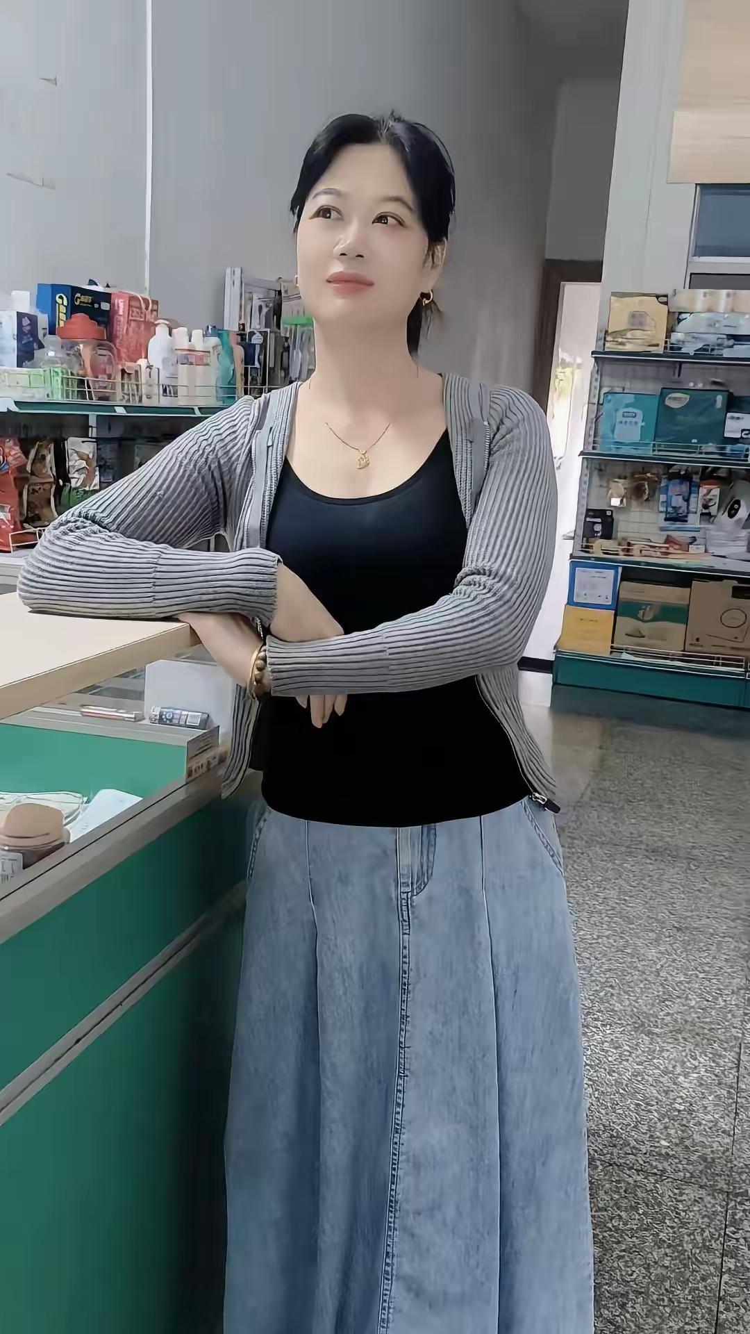 现在生意不好做，坚持还是放弃真让人纠结。其实生意本就没那么容易，遇到困难是常态。