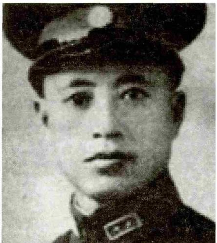 1927年5月，众叛亲离的吴佩孚，逃到军长于学忠的驻地邓县。于学忠召集手下开会，