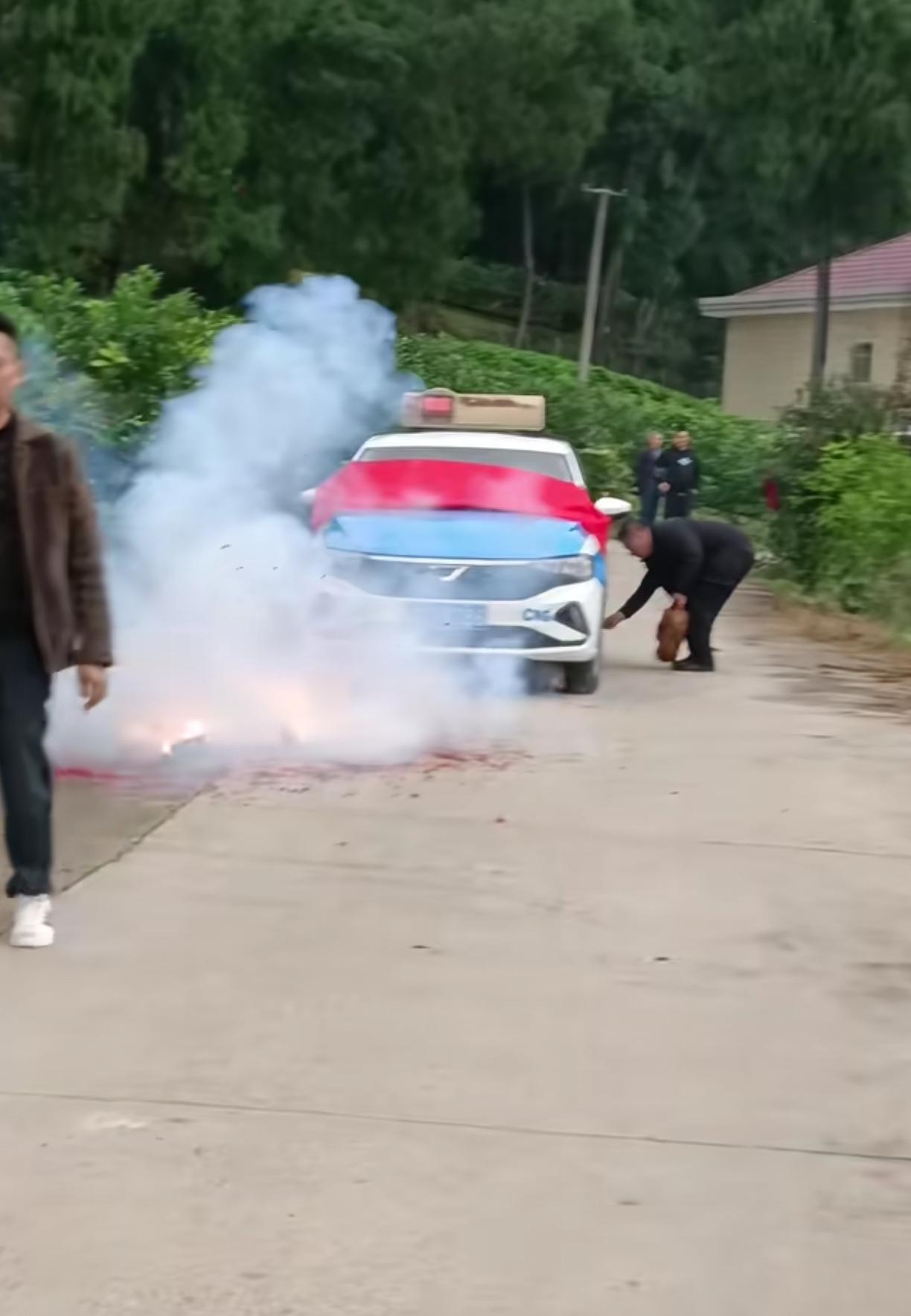 被乘客“气死”的出租车司机同行透露:乘客信息已经找到!现在出租车公司老板已经配