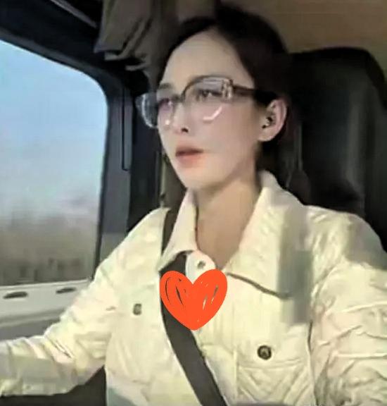 痛心！那个把半挂车开成一道独特风景的安徽姑娘，还是没能扛过这个寒冷的冬天。