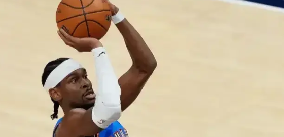 步行者主帅卡莱尔赛后发言藏玄机：“亚历山大是MVP，厉害！但上半场他一个罚球没有