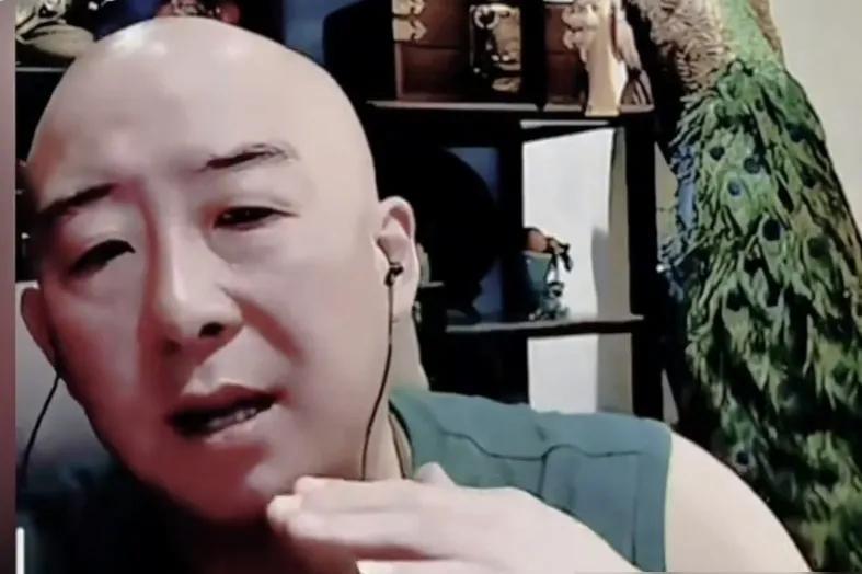 杨议这拜师大戏真是越演越离谱，说好的5月18日摆知宴，结果主角成了《杨光快乐生活