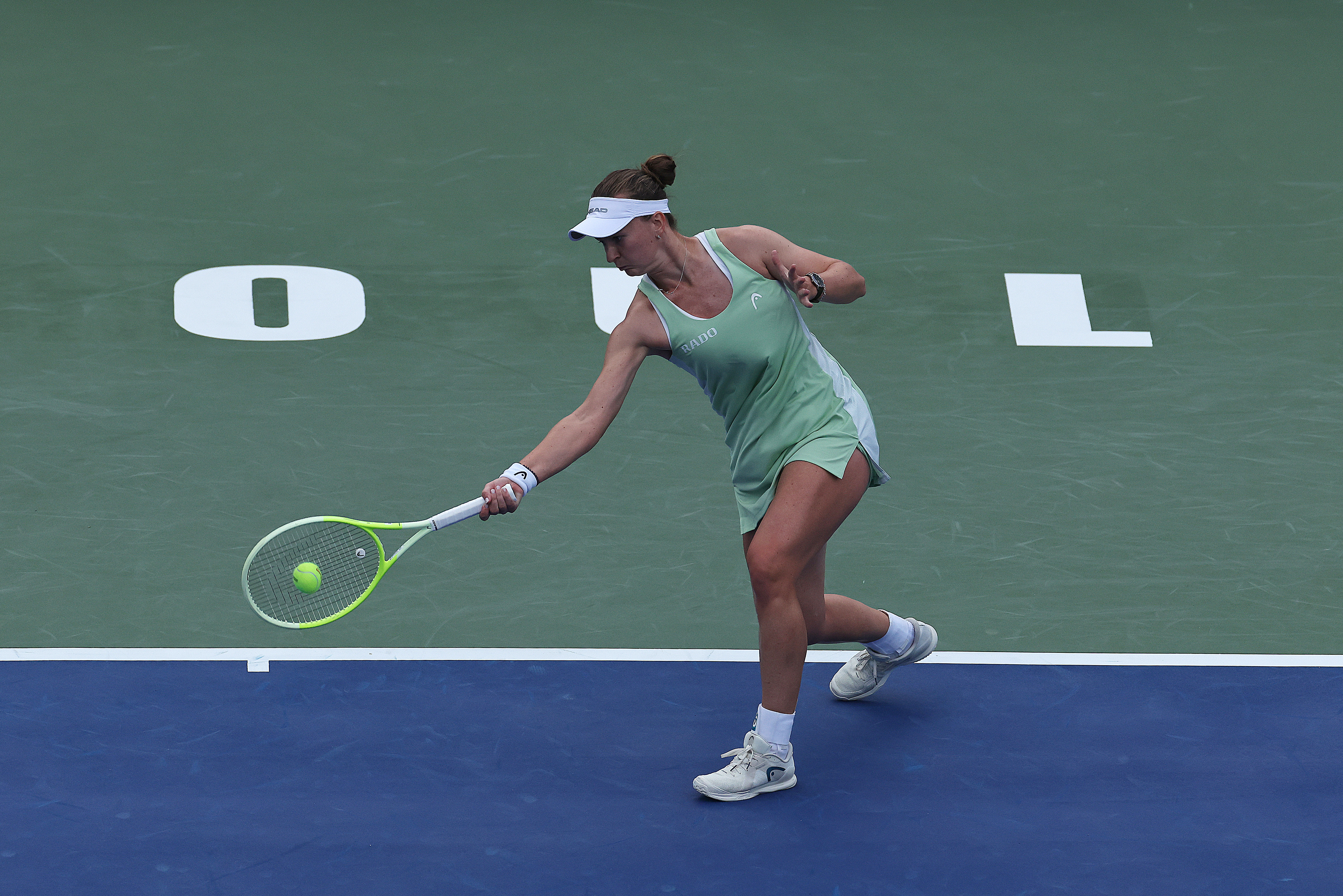 WTA500首尔站首轮，克雷吉茨科娃以6-16-2击败资格赛选手普罗佐洛娃，收