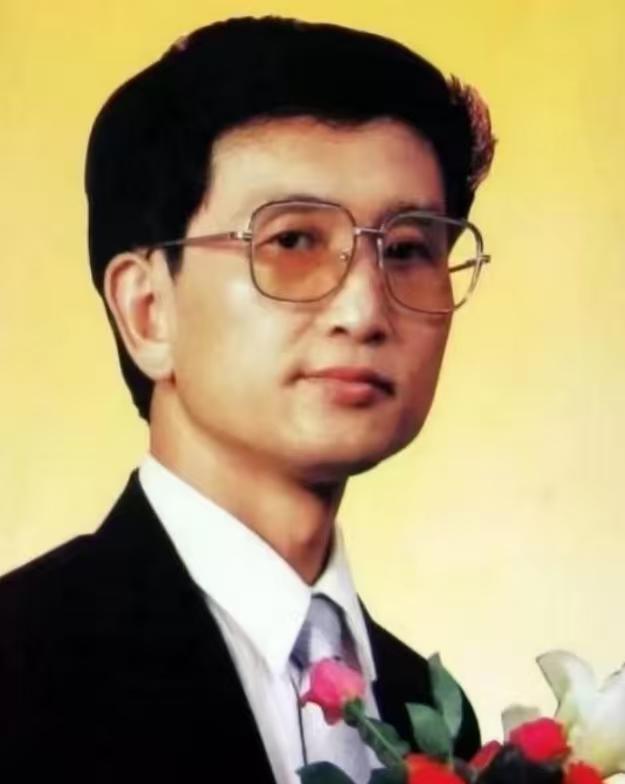 1987年“气功大师”严新声称，他用气功灭了大兴安岭的火灾，其声名瞬间如日中天。