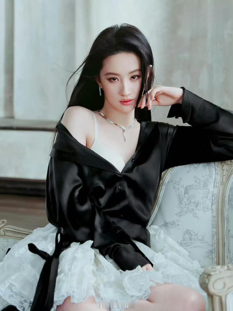 好美好性感的刘亦菲[爱心]