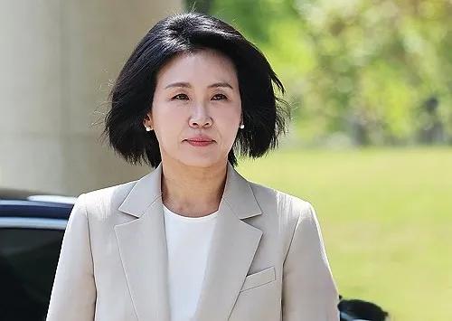 12日真是热闹的一天韩国未来第一夫人金惠景涉嫌违反《公职选举法》公款私用二审