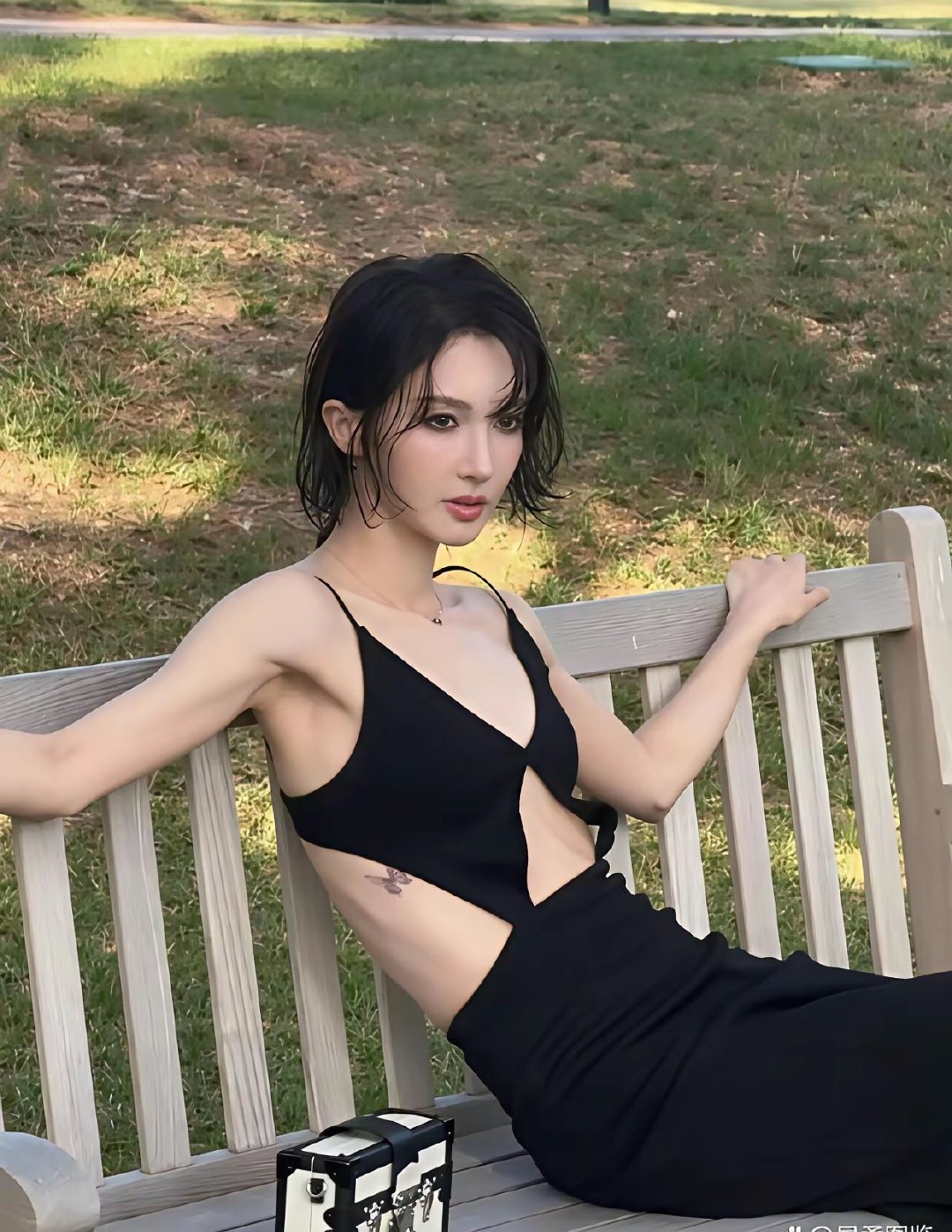金晨原来有纹身啊，越来越漂亮了​，这个纹身也很美​