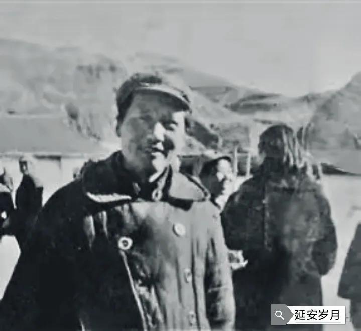 抗日烽火，延安岁月，那时，坚毅、质朴的毛主席在向你微笑。这里有勤劳勇敢的人民，这