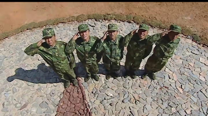 士兵突击当时当兵的这些战友复原后，在地方混的最好的应该就是草原五班的薛林了，‌退