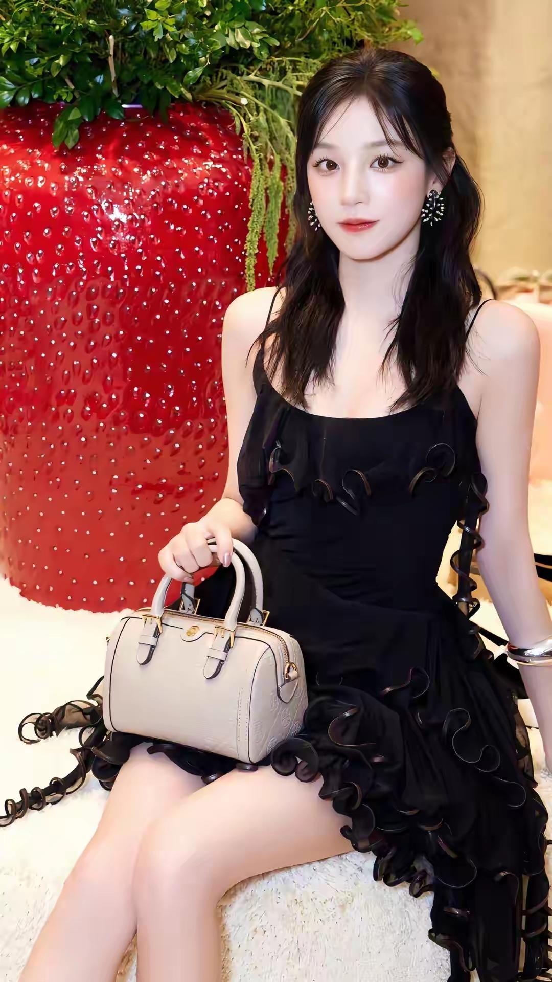 宋雨琦你觉得钱是万能的吗我认为不是