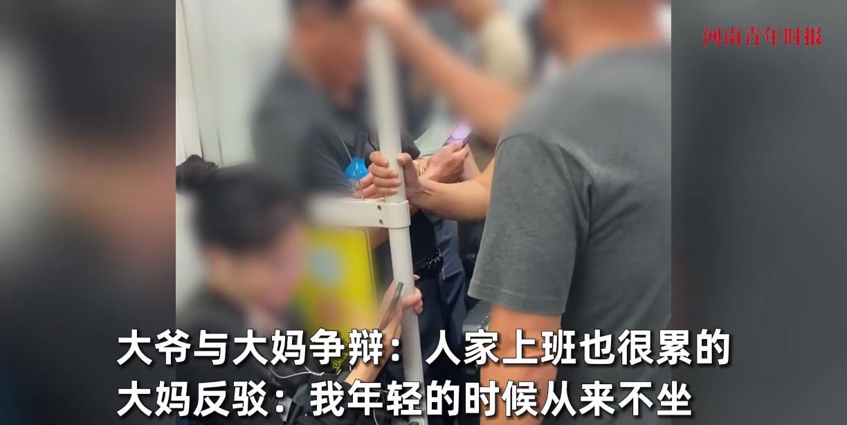 “彻底解释不清了！”8月18日，广东，一大妈在乘坐地铁时，因为一位女子坐在爱心座