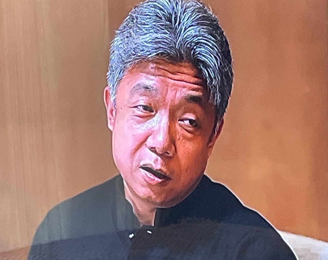 这个赵佑林看着咋那么别扭《护宝寻踪》中的这个古董商，看似正人君子，其实此人很阴，