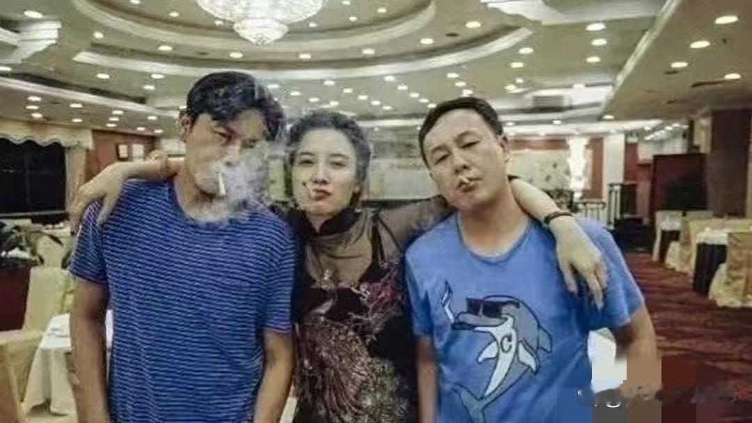 这照片，估计宋佳出十万，都想删除吧。​