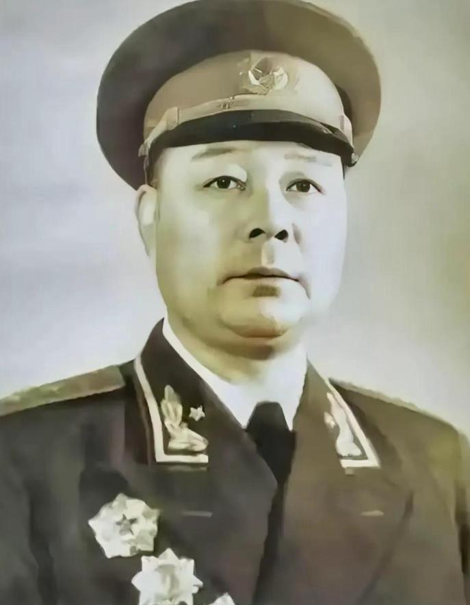1939年，八路军副旅长看上了一个女兵，贺龙亲自出面撮合，但女兵却说：“我参加八