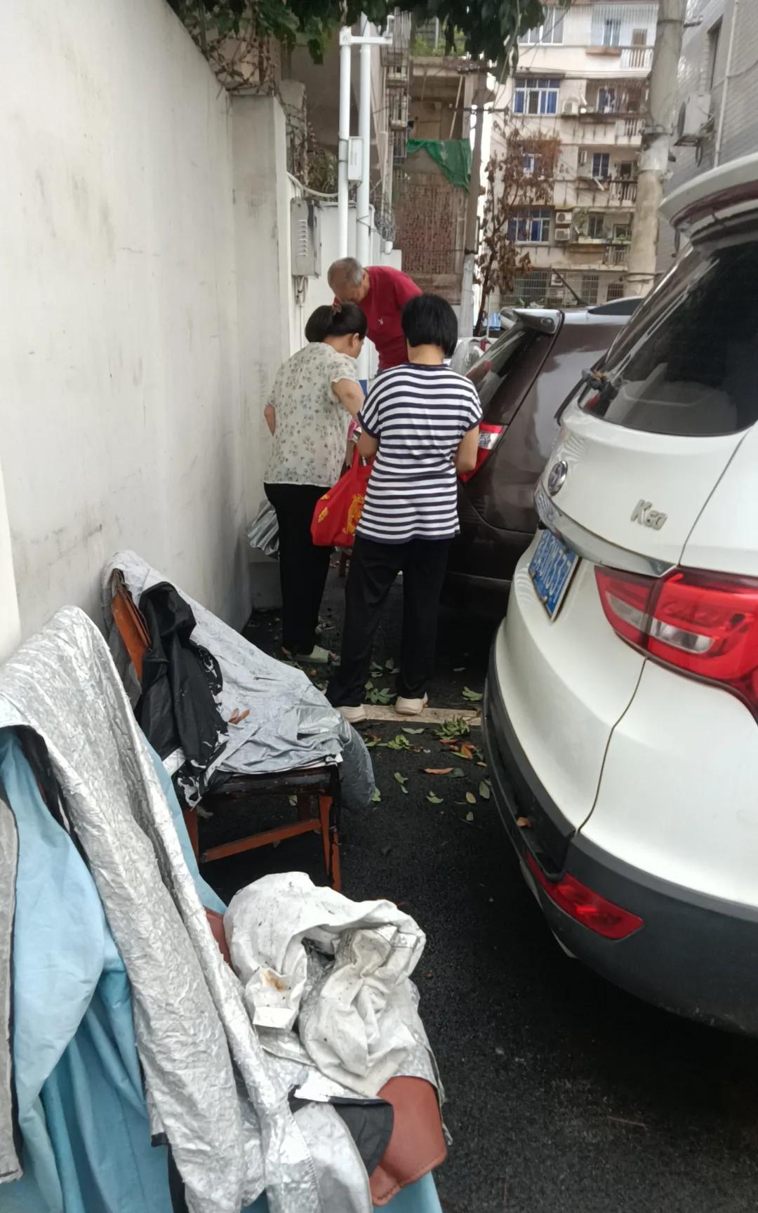 现在打工的尽头就是灵活就业[笑着哭]朋友在某建工作了二十多年了，现在四十出头的年