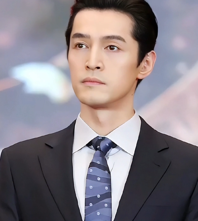 胡歌圈内公认的好友包括袁弘霍建华等袁弘与胡歌是上戏同班同学，两人相识二十余年，