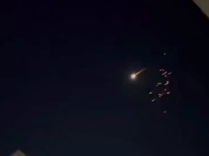 伊朗真的怒了，对以色列使用集束弹药，网民拍下恐怖一幕在伊朗和以色列开战的第三