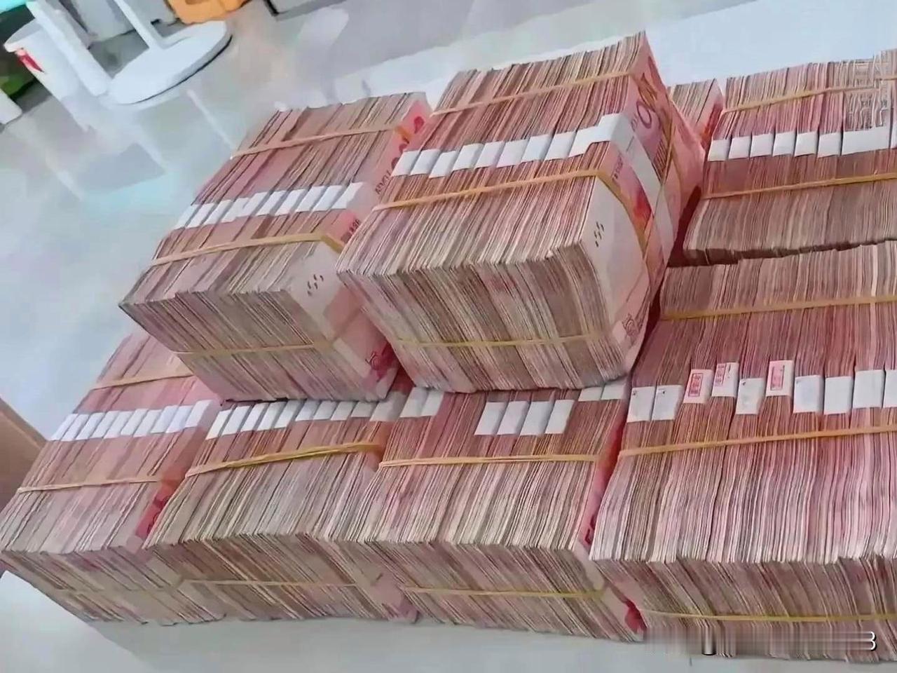 不知道大家有没有想过这样一件很现实的事。假设手里有180万的现金，如果每个月