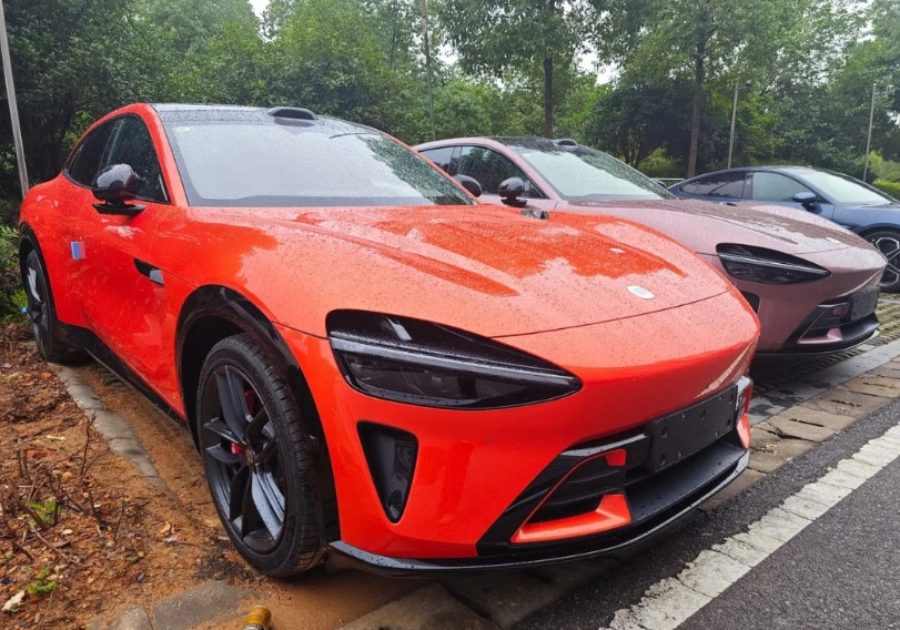 华为问界M8一个月10万辆；小米汽车YU8一小时28万辆。当然一个是30-4