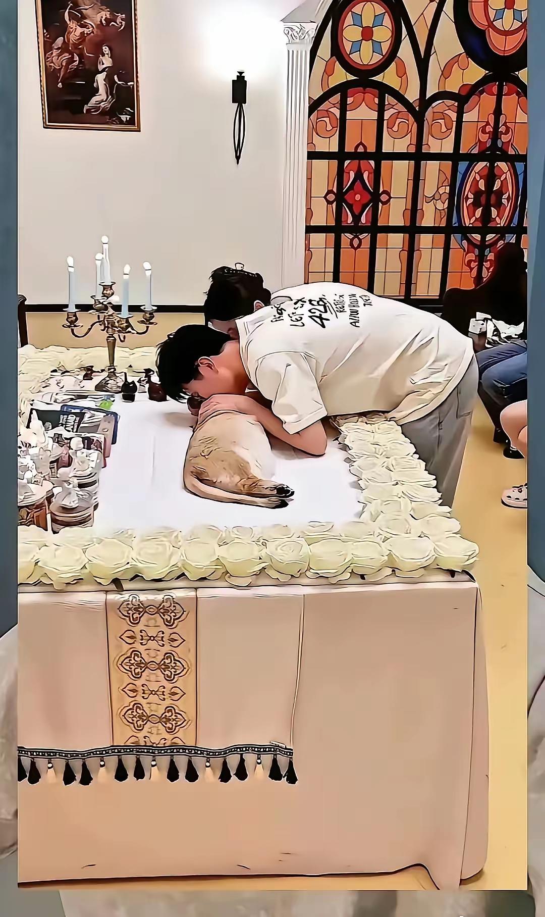 狗狗是高智商动物，很容易获得狗主人的喜爱。喜爱聪明的似乎成了人的天性。就好比，曹
